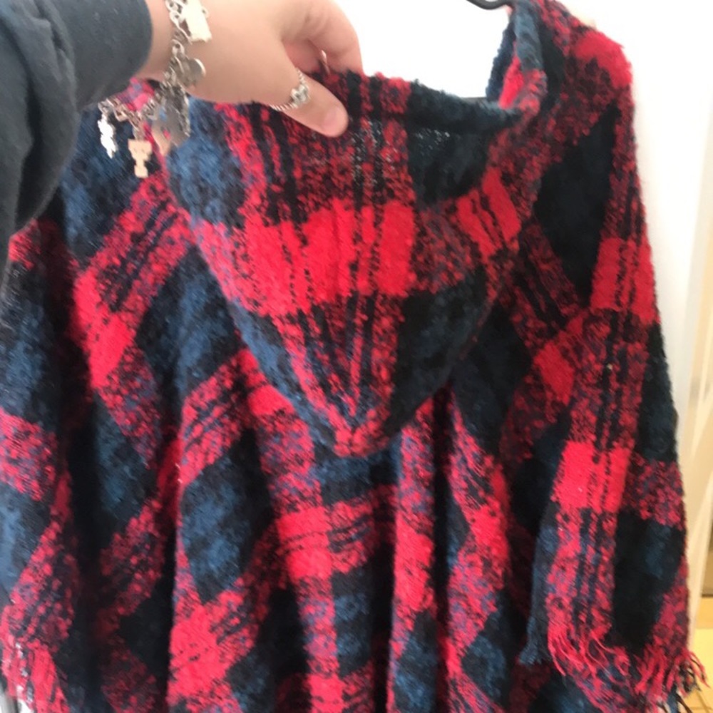 Poncho - Picture 2 of 3